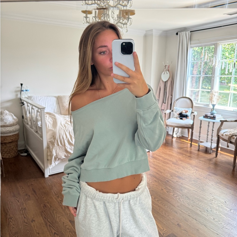 Garage Off-the-Shoulder Long sleeve